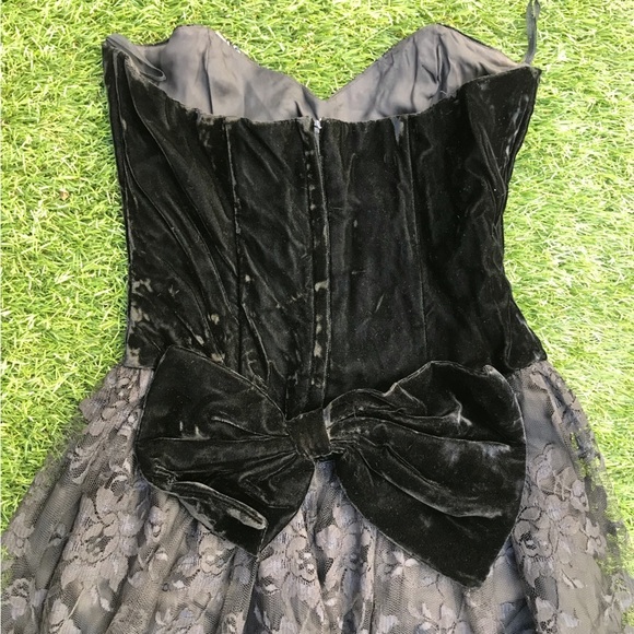 Vintage Black Gothic Velvet and Lace Strapless Dress Goth Halloween - Picture 11 of 12